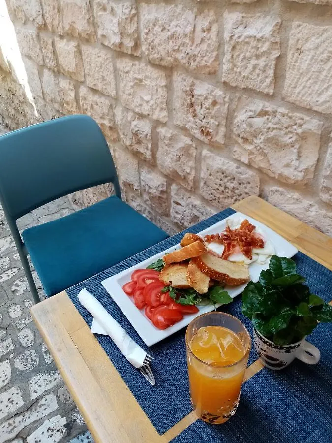 **** Gasthuis Apartments & Rooms Trogir Stars Free Parking Kroatië