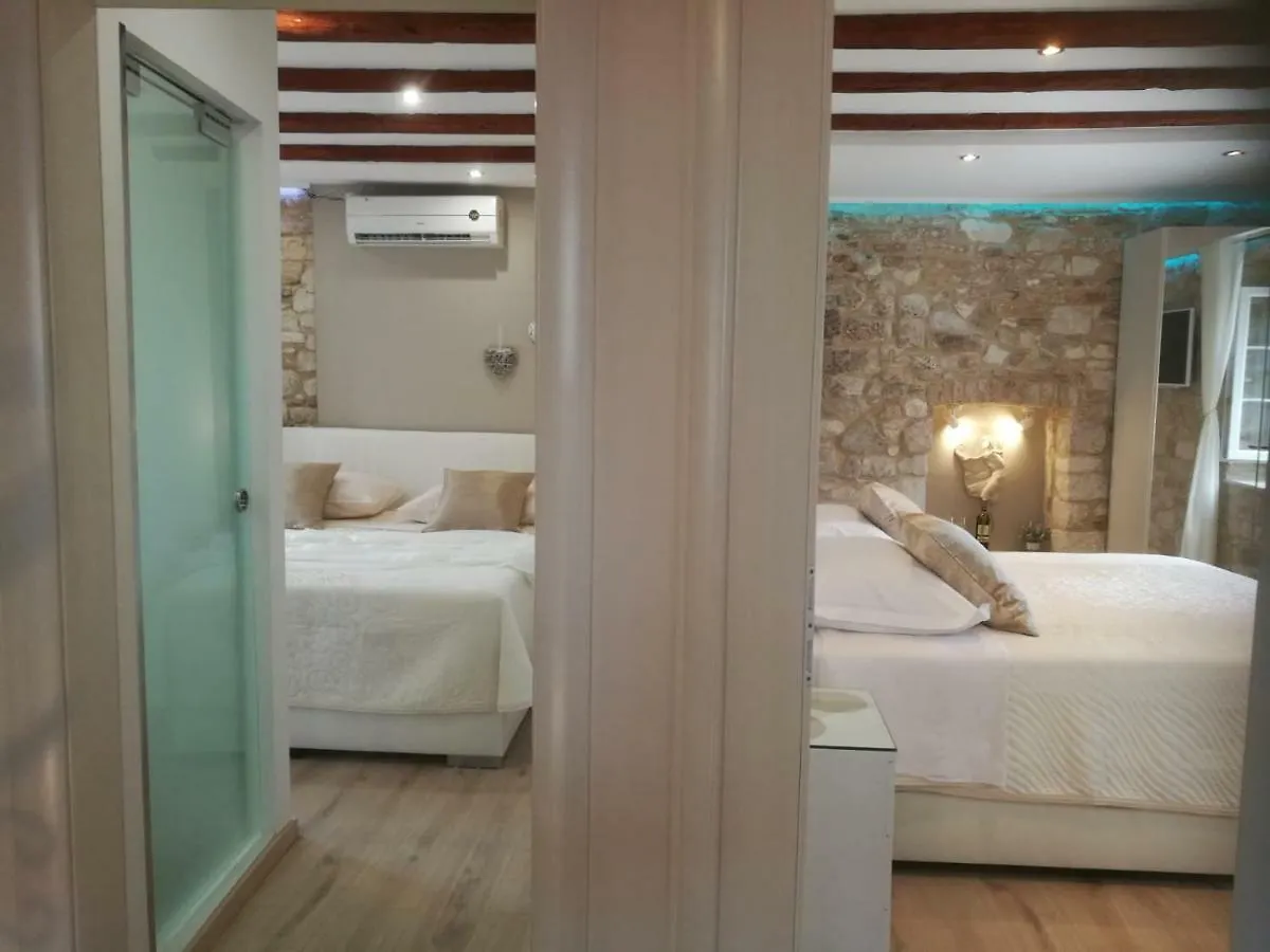 Apartments & Rooms Trogir Stars Free Parking Gasthuis