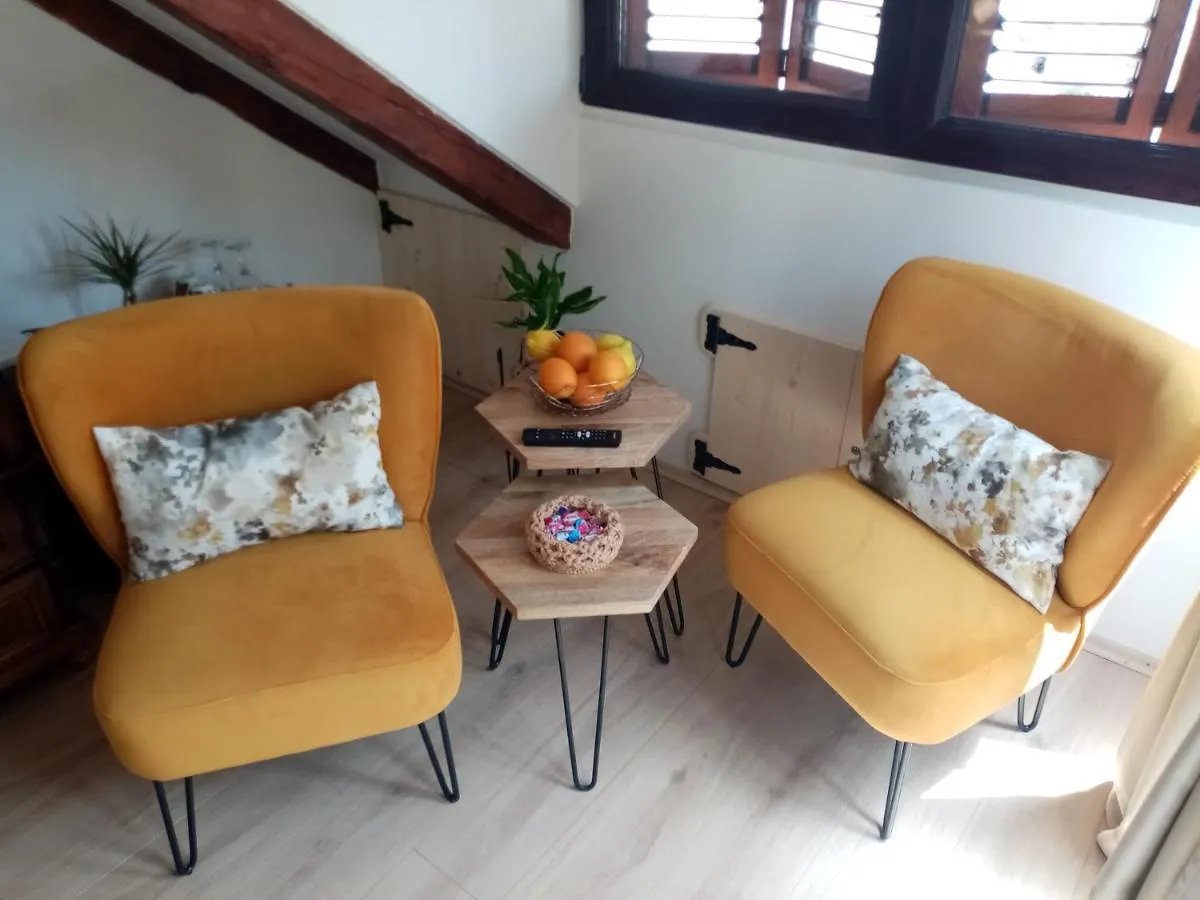 게스트하우스 Apartments & Rooms Trogir Stars Free Parking