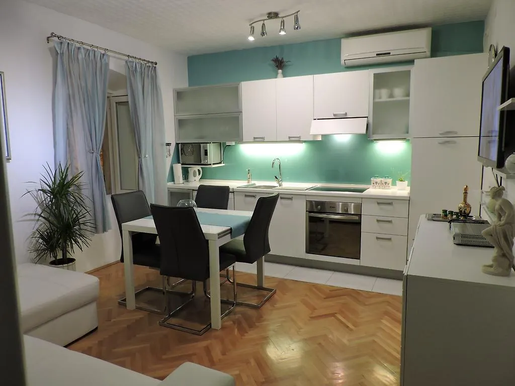 Apartments & Rooms Trogir Stars Free Parking 크로아티아